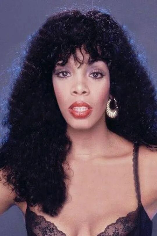 Donna summer молодая. Пластинки donna summer виниловые. Донна саммер bad. Донна саммер 1970. Обложки пластинки donna summer bad girls.
