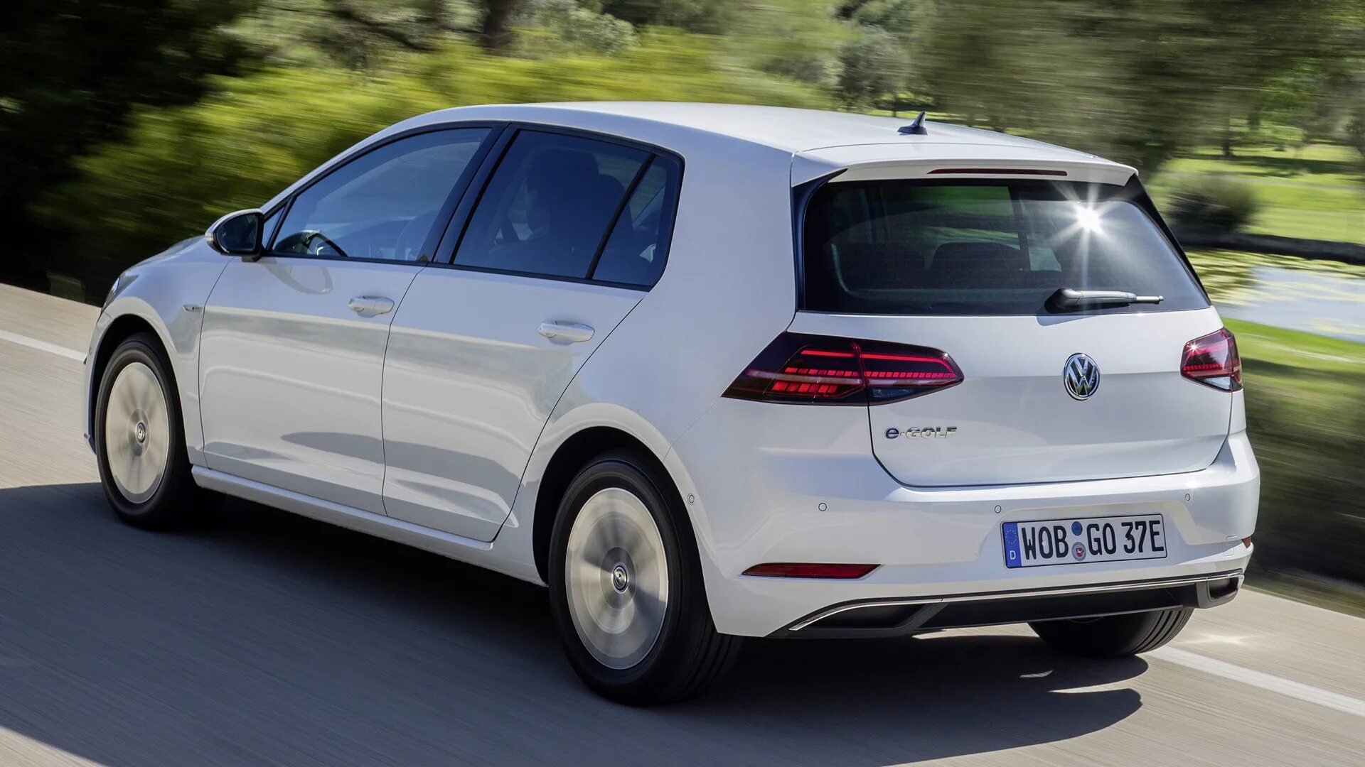 Фольксваген гольф виды. Е гольф 7. Volkswagen e-Golf. Фольксваген гольф 2015. Golf 35.