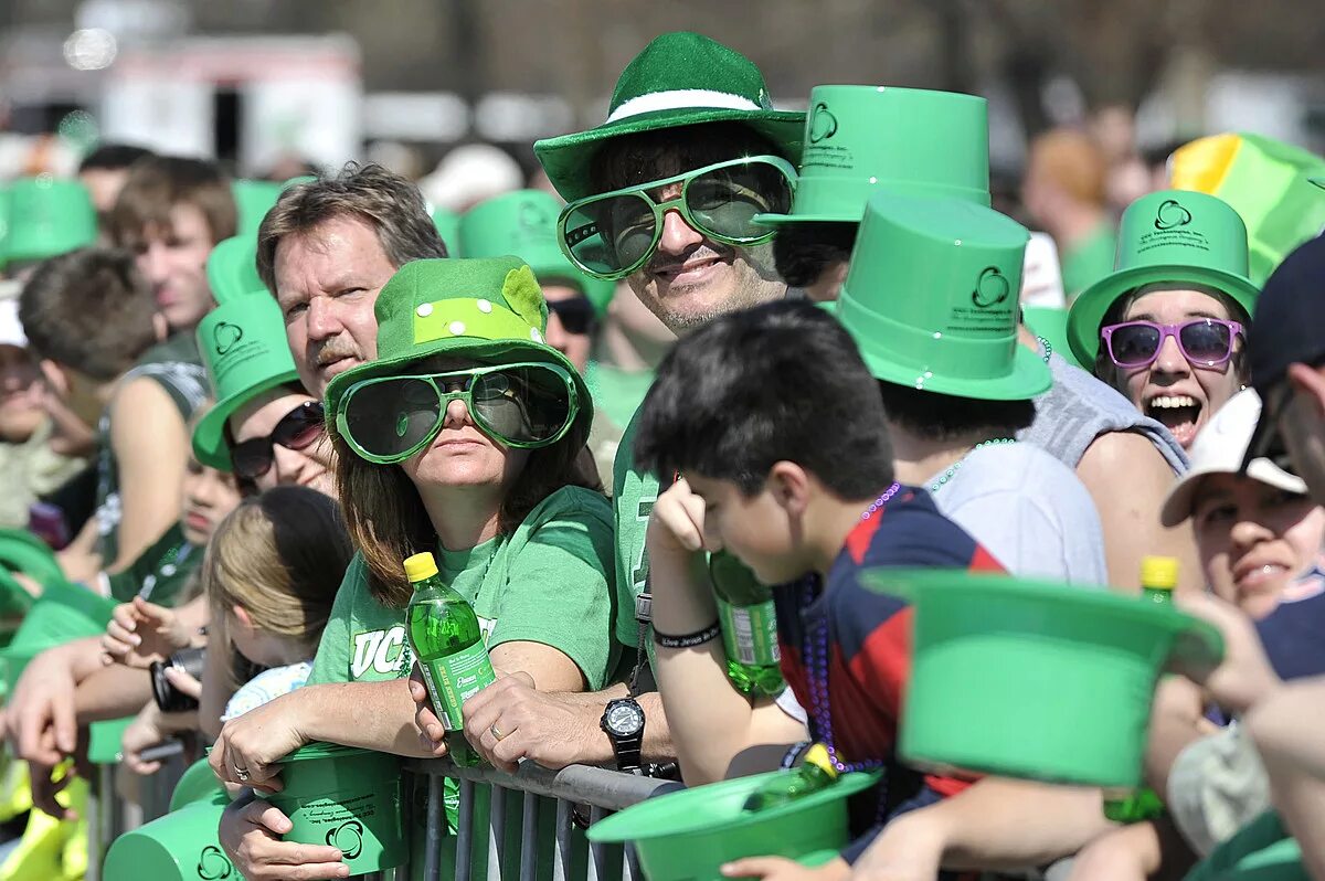 День Святого Патрика -St. Patrick's Day.. Св Патрик праздник. Парад Святого Патрика в Чикаго. Святого Патрика 2015. Pat day