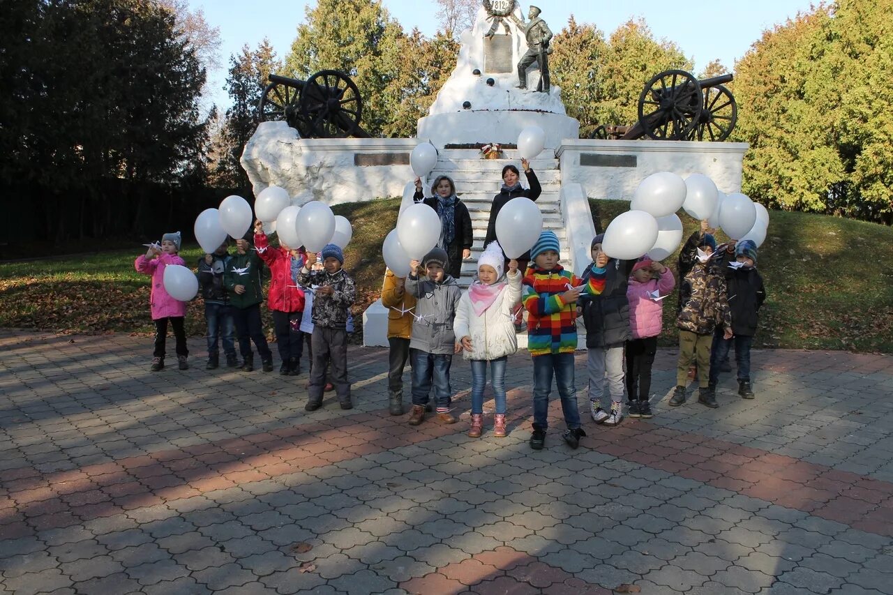 Завтра малоярославец. Сквер Малоярославец. Жителей города Малоярославец. Малоярославец туристы. Ричард Малоярославец.