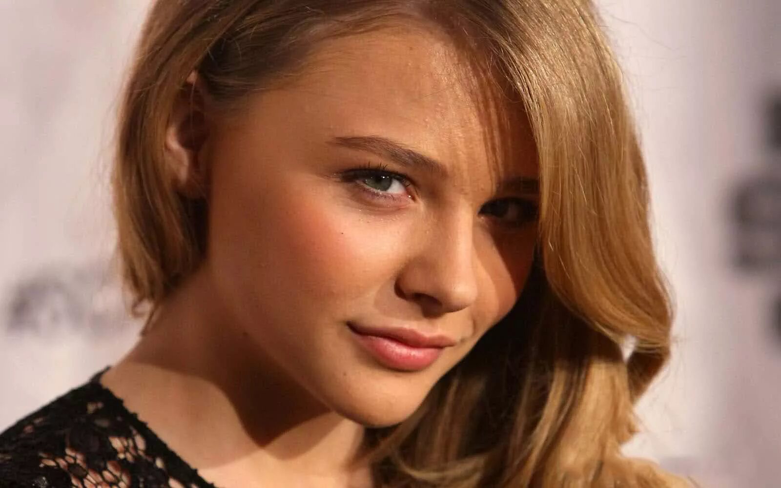 Зои дойч фотосессии. Шейлин вудли портрет. Фотографии молодые актрисы. Мэйси уильямс арья старк. Лиза арзамасова галина сергеевна.