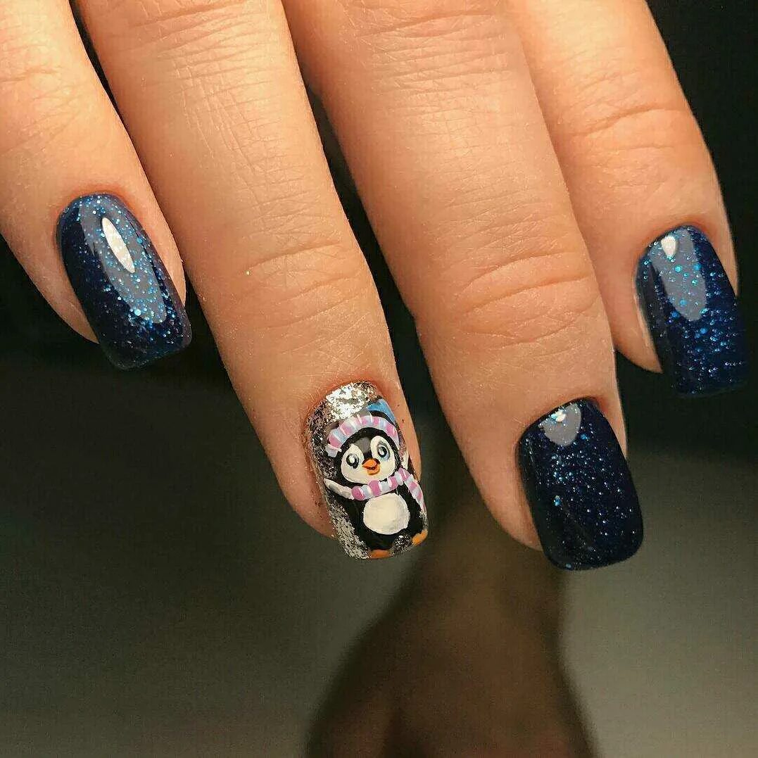 Новогодний дизайн ногтей 2019. Новогодний маникюр на длинные ногти. Популярные дизайны ногтей 2022. Зимний маникюр. Новогодние ногти синего цвета.