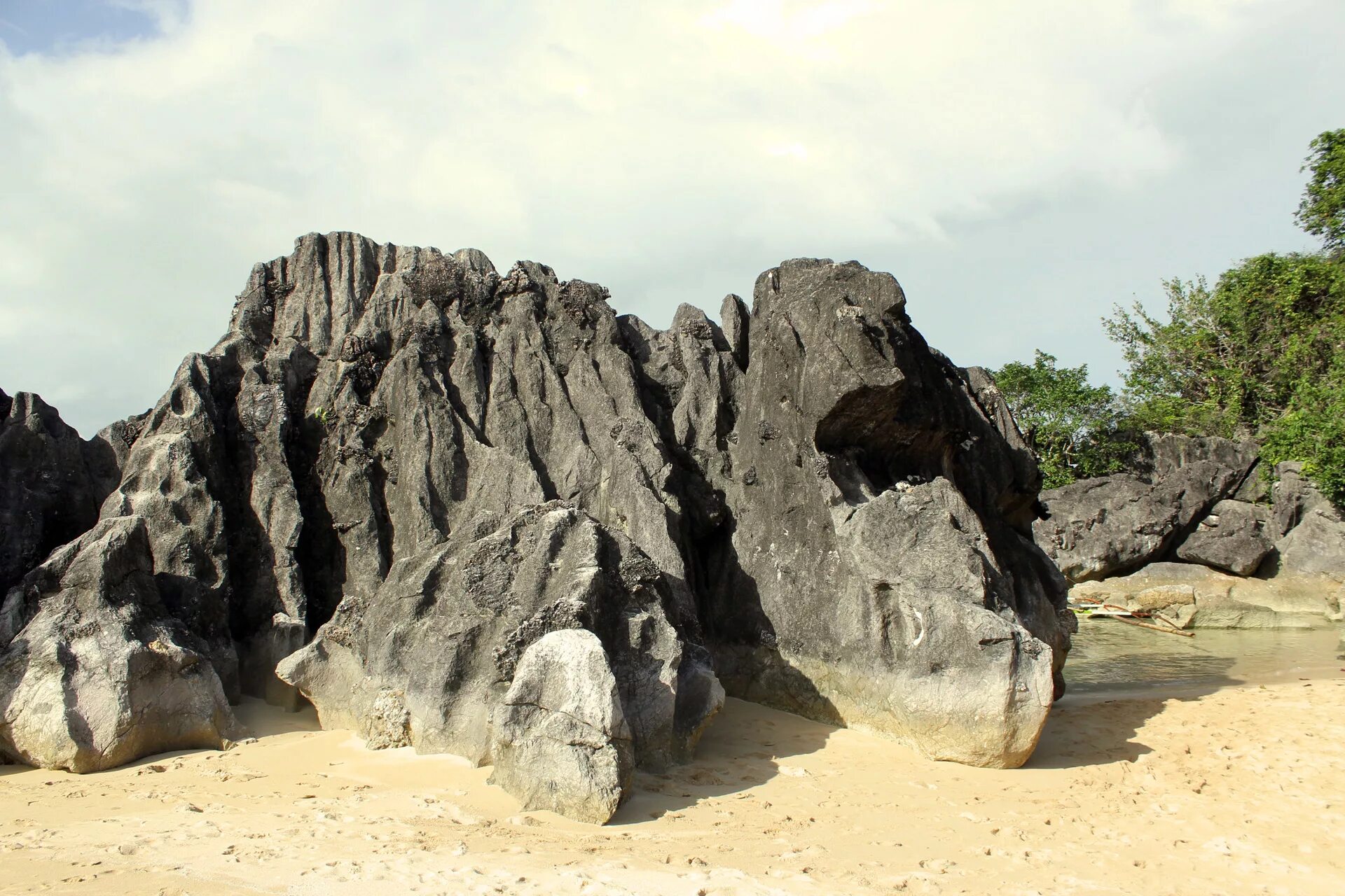 Stone huge. Скальные камни. Скалы и камни. Огромная скала каменные. Rock камень.