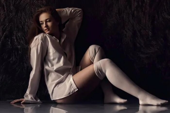 Девушки В Белых Чулках