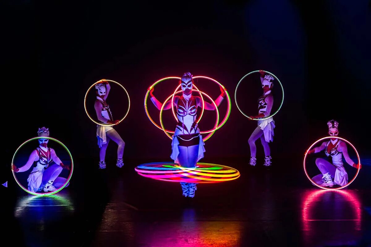 Шоу свет отзывы. Шоу светодиодов. Led show танцевальное шоу. Светодиодное шоу Magnus. Hula Hoop show.