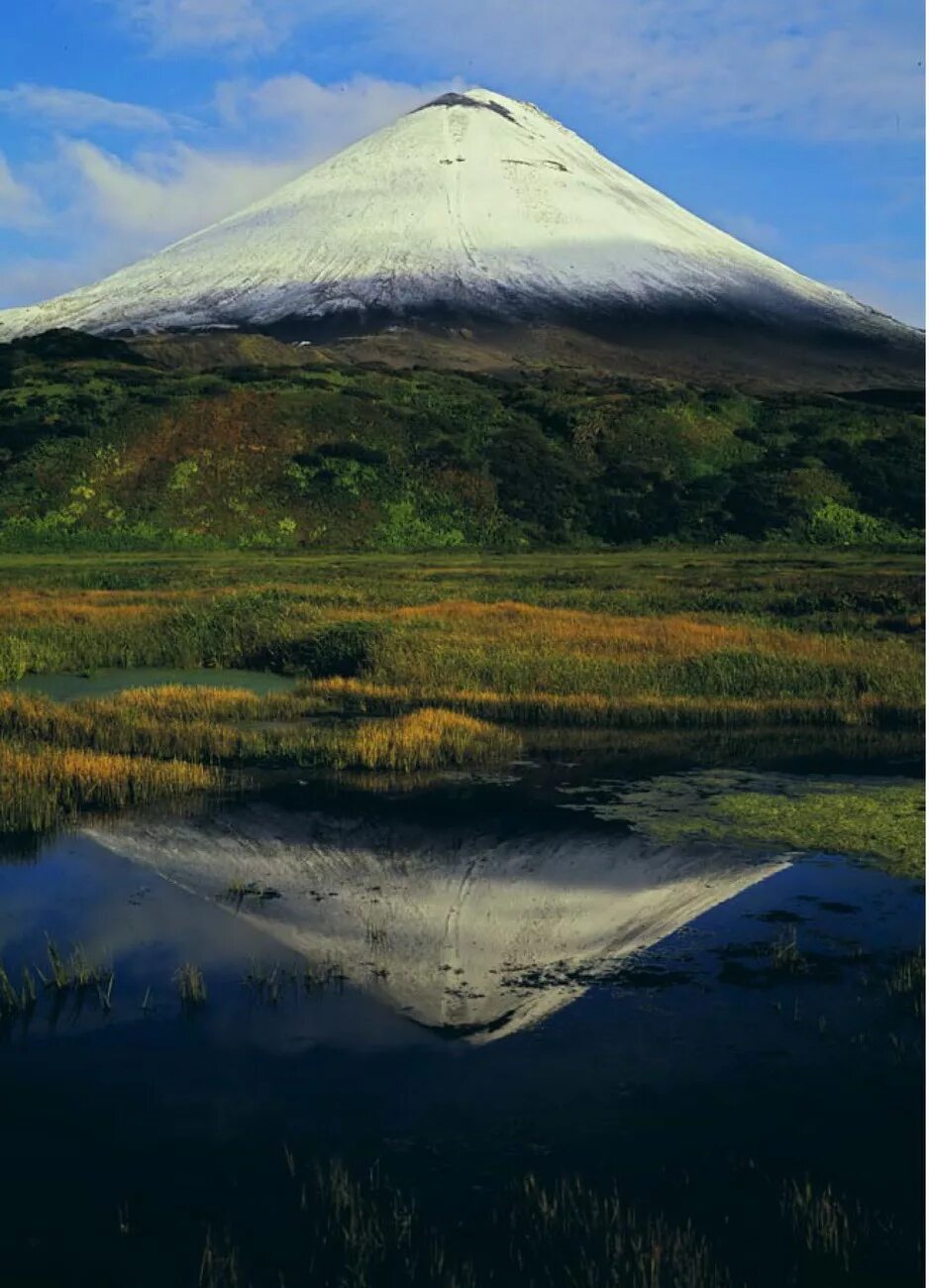 Карымская сопка вулкан. Карымская сопка Камчатка. Kamchatka is in the of russia