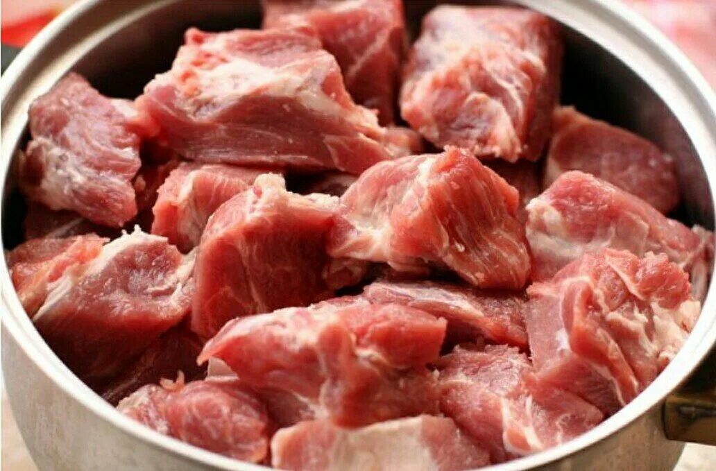 Рецепты мяса в кастрюле свинина. Мясо для шашлыка. Мясо для шашлыка свинина.