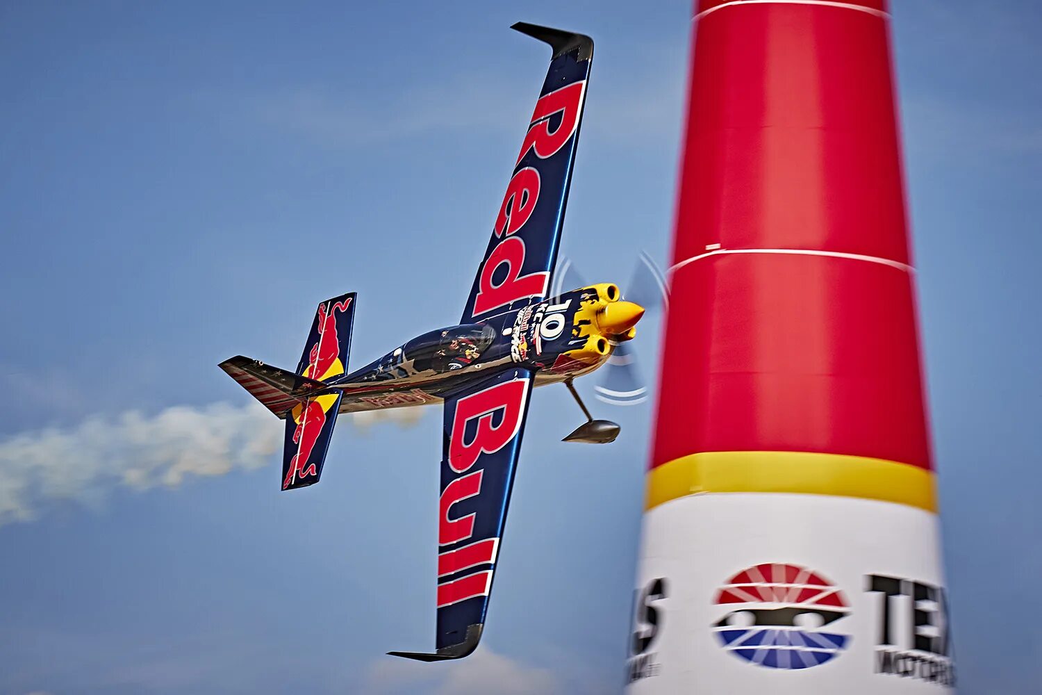 Bull air race. Ред булл air race. Самолеты red bull air. Red bull air race world. Аир казань.
