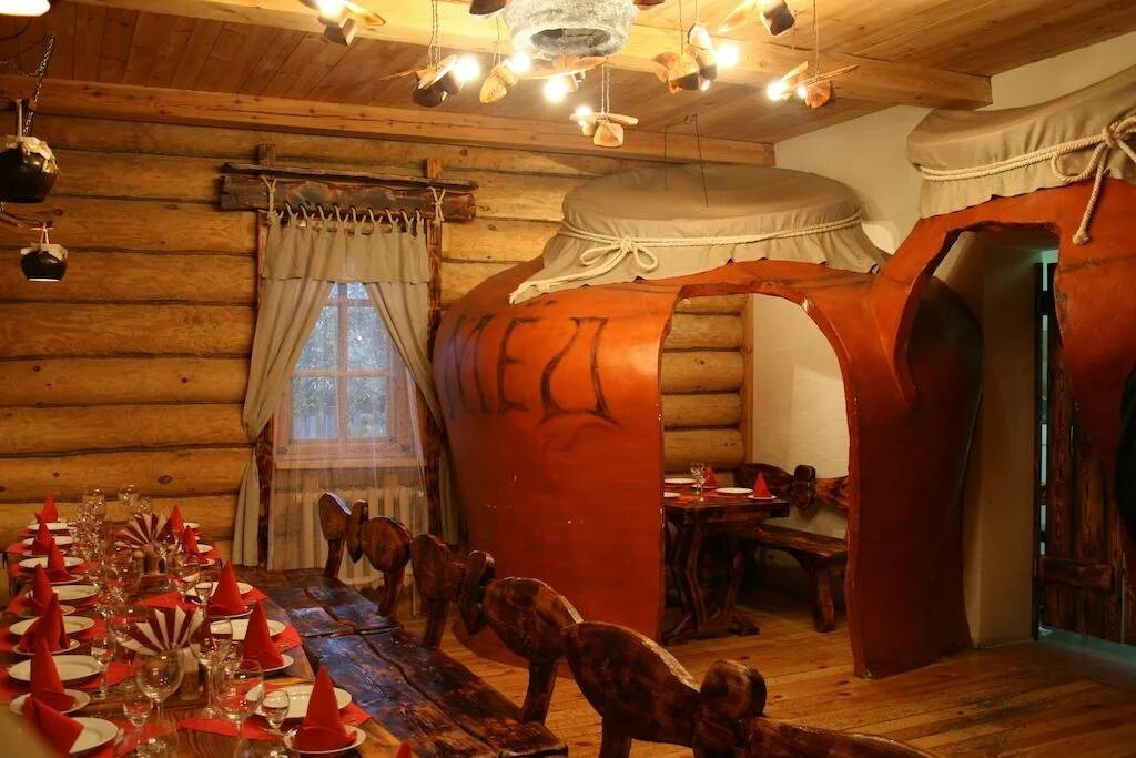 Александровский трактир суздаль. Ресторан улей. Пушкарская слобода суздаль ресторан улей. Ресторан трактир суздаль. Ресторан улей суздаль.