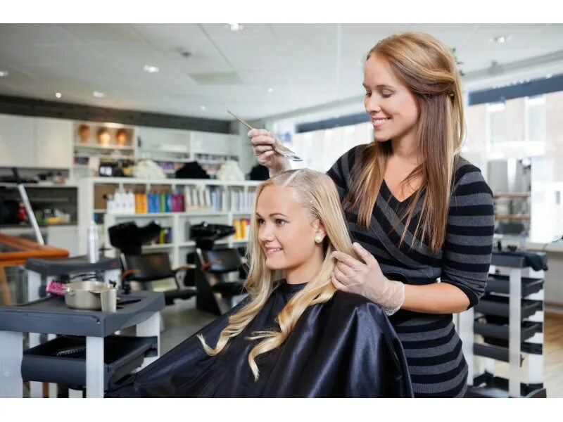 Cut ponytail hair self woman. The stylist has cut kate s hair. Прическа на длинные волосы парикмахерская. Девушка делает прическу. Клиент в парикмахерской.