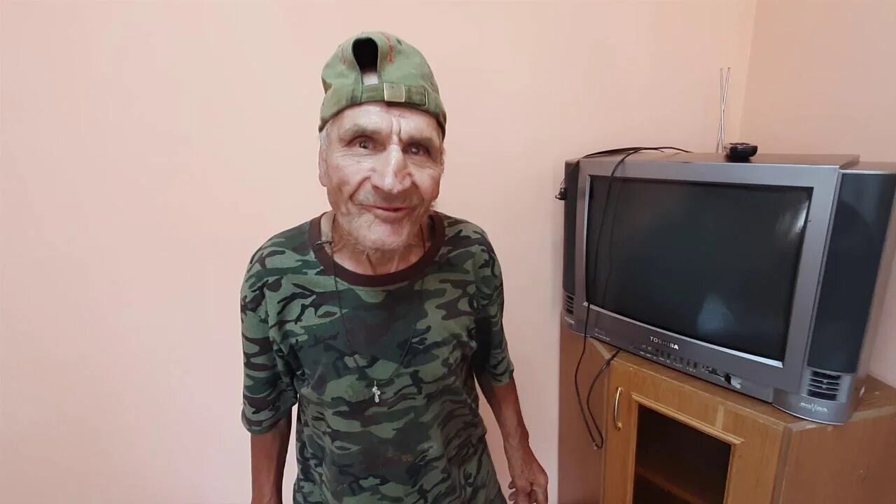 Видео про деда который. Счастливый дедушка. Счастливый дедушка. Старый злой дед. Счастливый дедушка.