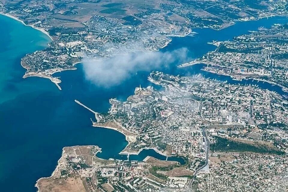 Севастополь с птичьего полета. Севастополь бухта. доковая бухта севастополь. севастополь с высоты птичьего полета.