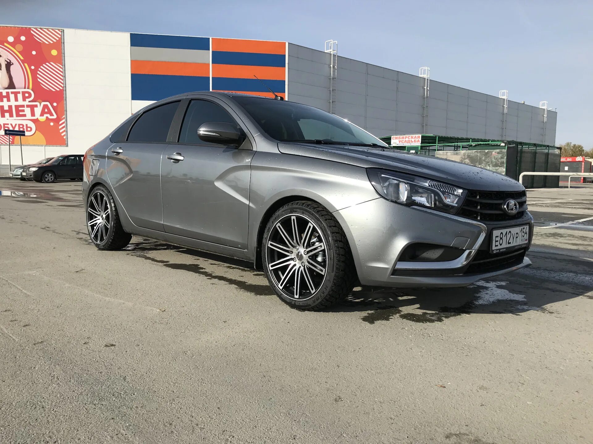 Красотка теперь на восемнашках ;-) - Lada Vesta, 1,6 л, 2016 года колёсные диски