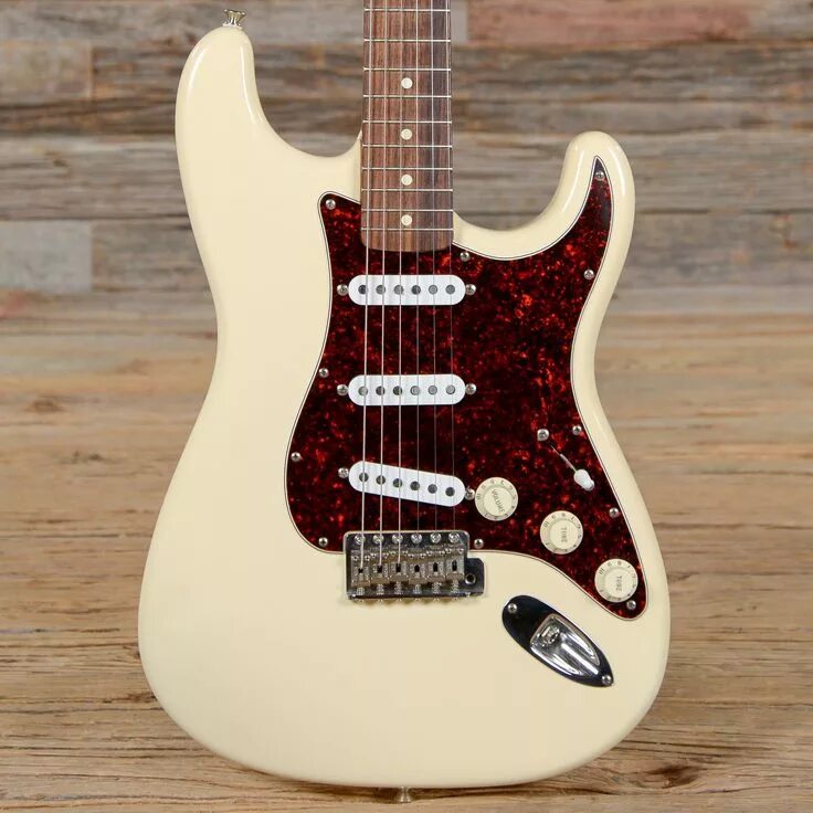 Фендер стратокастер hss. Fender american standard stratocaster 60s anniversary. Фендер стратокастер американ делюкс. American deluxe stratocaster. Fender stratocaster белый.