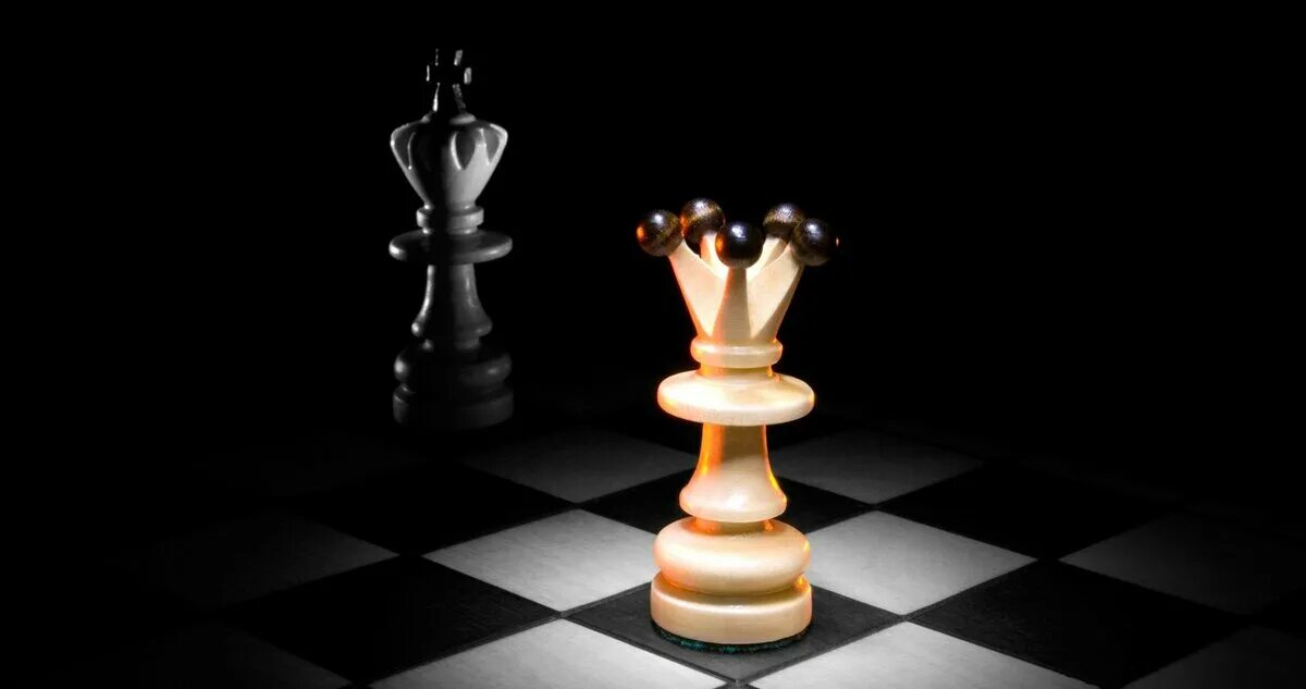 Стать ферзем. Стать ферзем. Пешка и королева шахматы. Суржиков ферзь одинокая фигура. Стать ферзем.