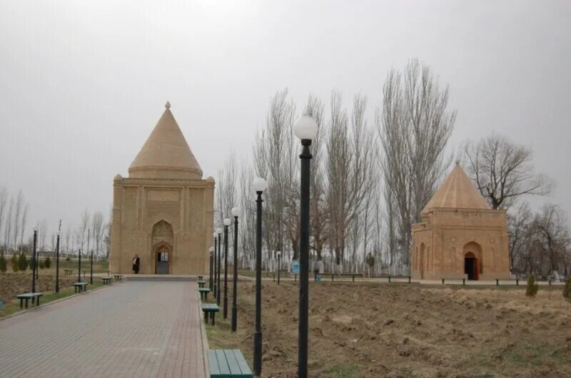 Тараз Джамбул. Тараз памятник джентльменам удачи. Тараз (Джамбул) море. Казахстан фотоальбом.