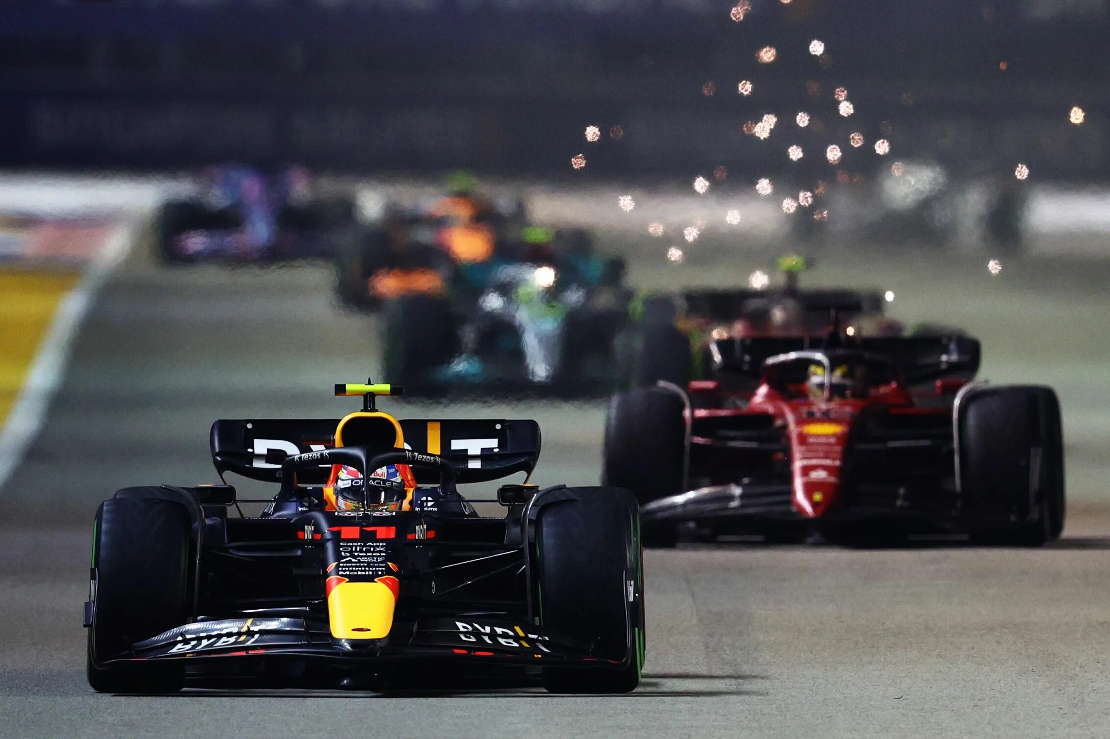 Формула 1 гран при сингапура гонка. Ред Булл ф1. F1 2022 Red bull rb18. Формула 1 Гран при Сингапура. Гран-при Сингапура 2022 лучшие моменты гонки.