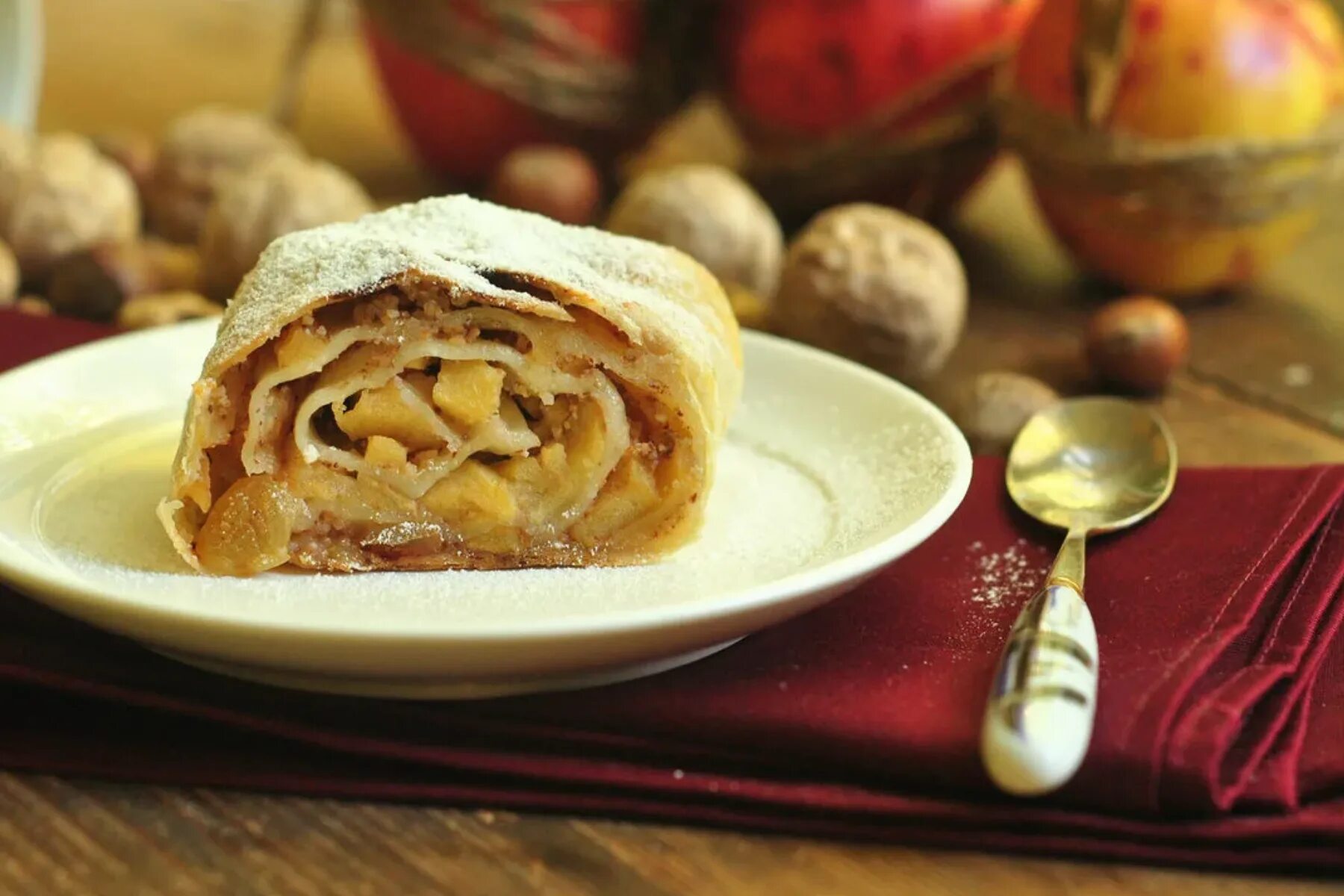 Яблочный штрудель (apfelstrudel). Тесто фило штрудель. Штрудель борман. Венский штрудель классический. Венский штрудель с яблоками фило.