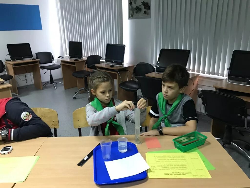 каникулы в школе номер 10. первые каникулы в начальной школе. свердловская область школы каникулы. каникулы в лагере. школьники весенние каникулы.