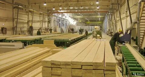 Рабочий деревообрабатывающего предприятия