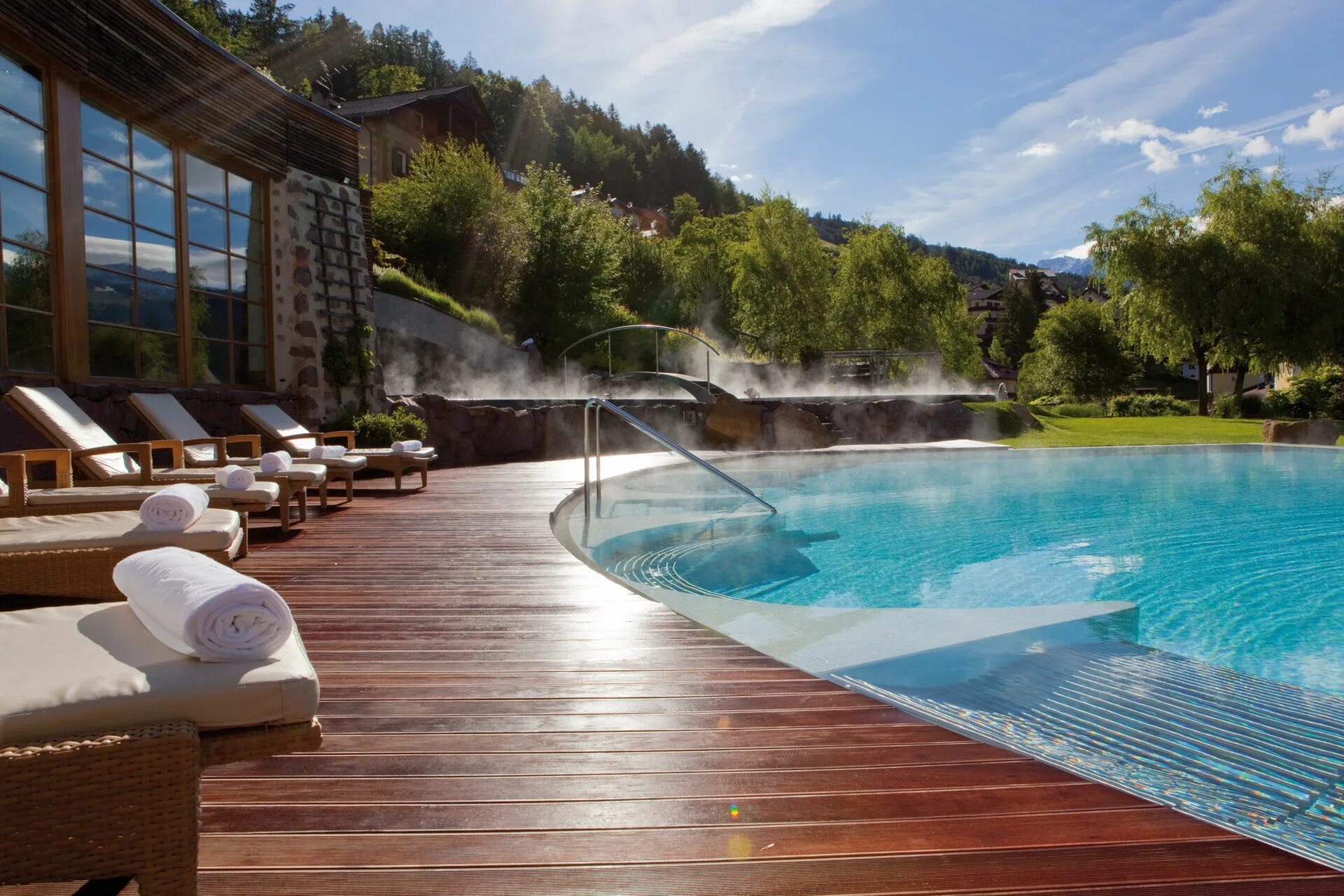 Спа отели крыма акции. Lefay Resort Spa Dolomiti. Adler Spa Resort Balance. Домик отель с горячим бассейном. Домик в горах с термальным бассейном.