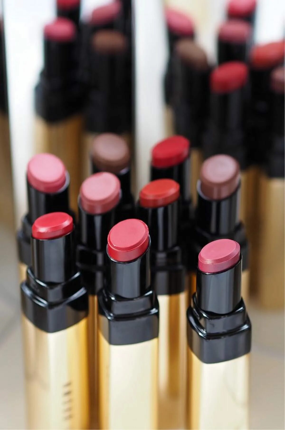 Bobbi brown губная помада luxe shine intense. Luxe shine. Bobbi brown помада luxe shine intense. Luxe shine. Bobbi brown luxe shine intense lipstick showstopper.