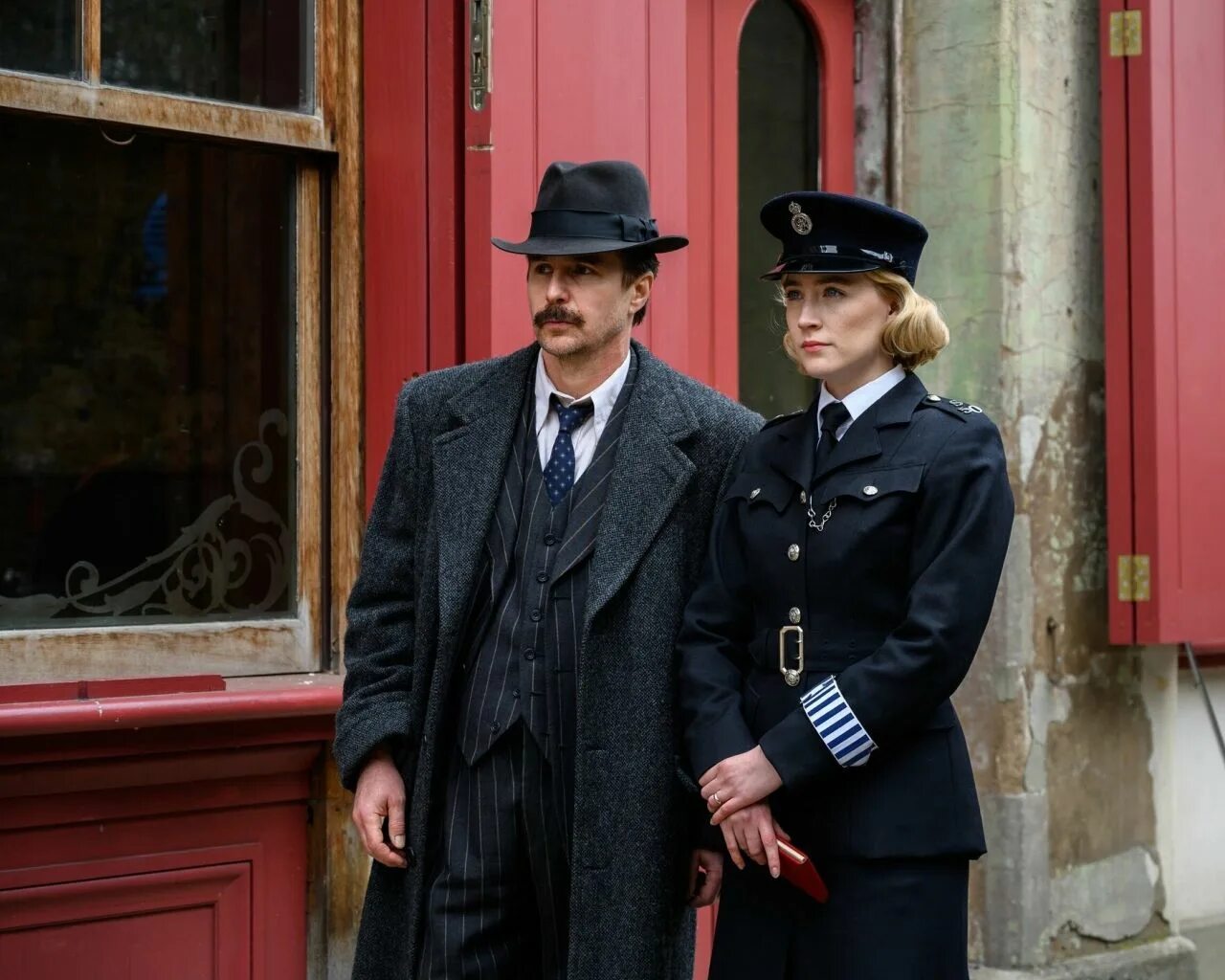 Смотрите как они бегут отзывы. Эдриан фильм. Фильм рецензия на фильм. Три билборда на границе эббинга, миссури фильм 2017. Смотрите как они бегут фильм.