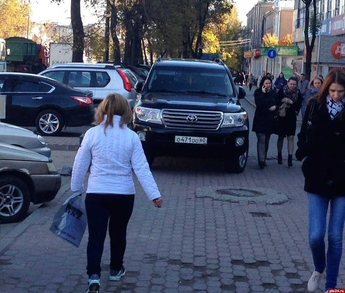Вггс доска позора. Доска позора в воткинске. мамочки с колясками на тротуаре. доска позора магнитогорск ксюша.