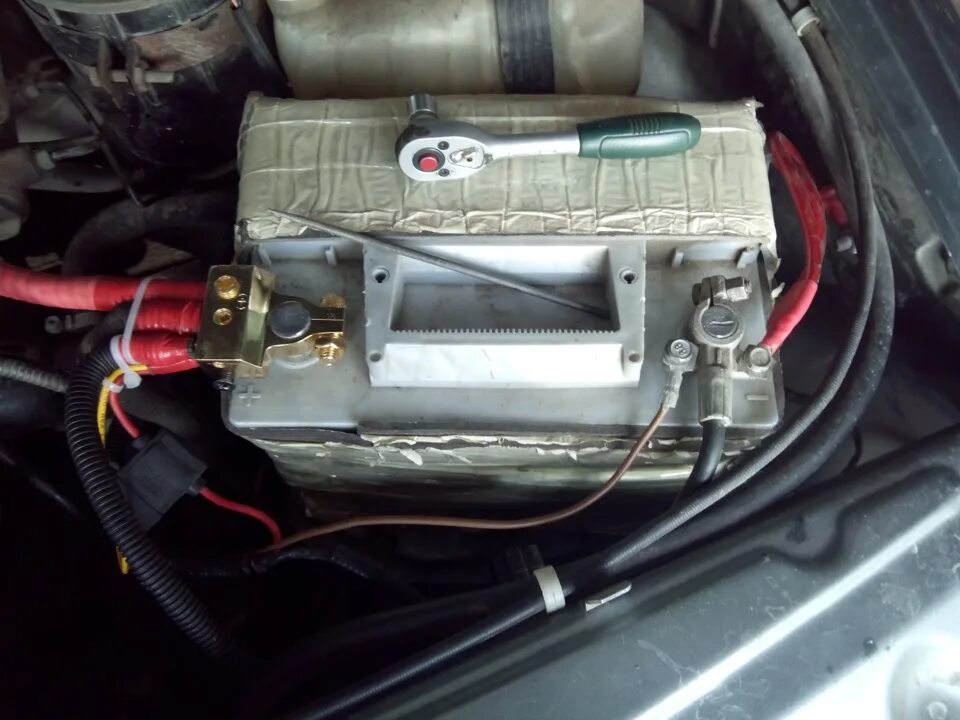 Аккумулятор дистрибьютер. Аккумулятор дистрибьютер. Дистрибьютор питания для аккумулятора 12 вольт. Предохранитель акб 2114. Аккумулятор ssb 24b260.