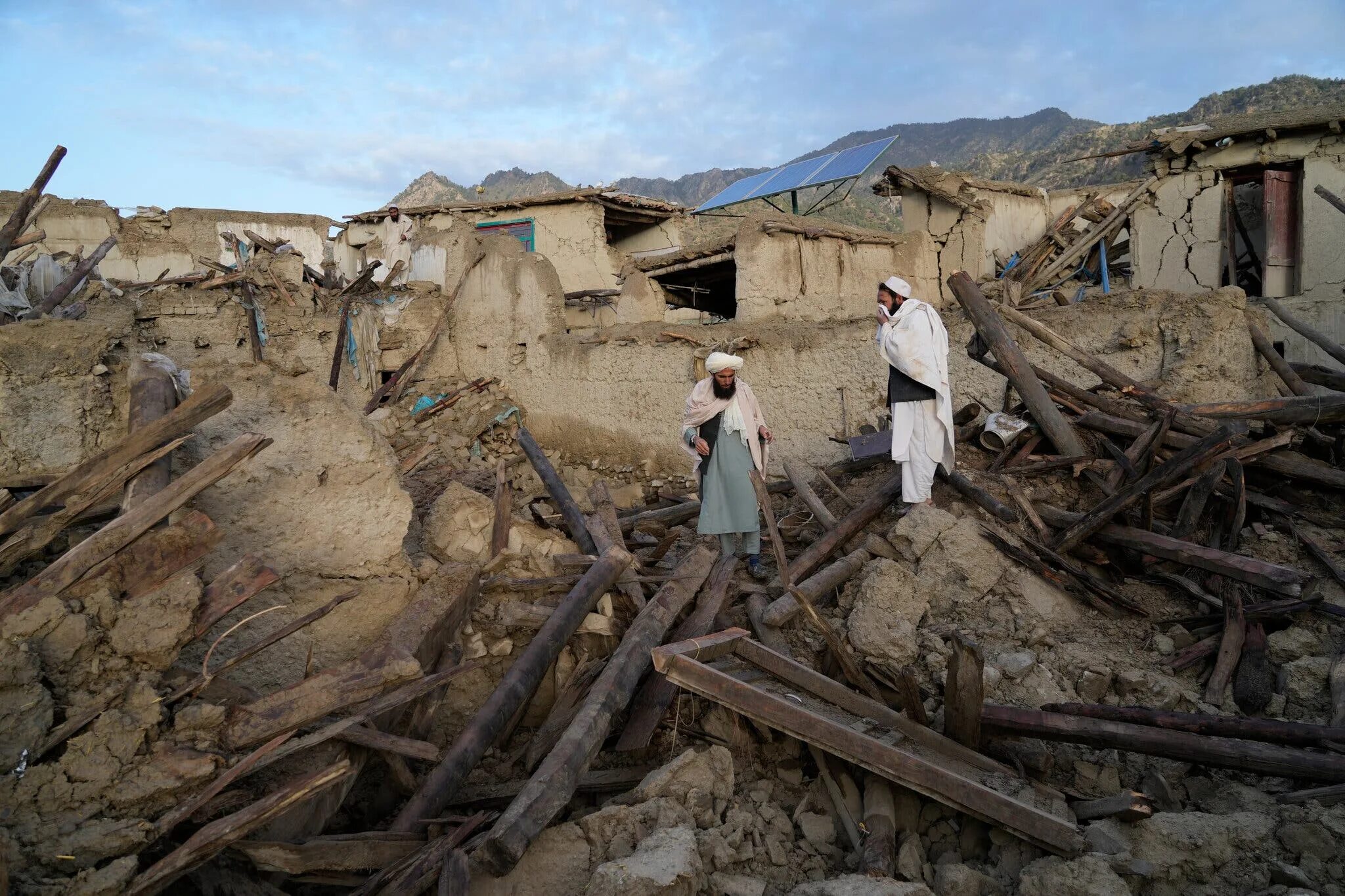 Землетрясение в америке 2024. Землетрясение в Афганистане. Афганистан землетрясение Кабул. Хаитское землетрясение. Землетрясение в Армении в 1988.