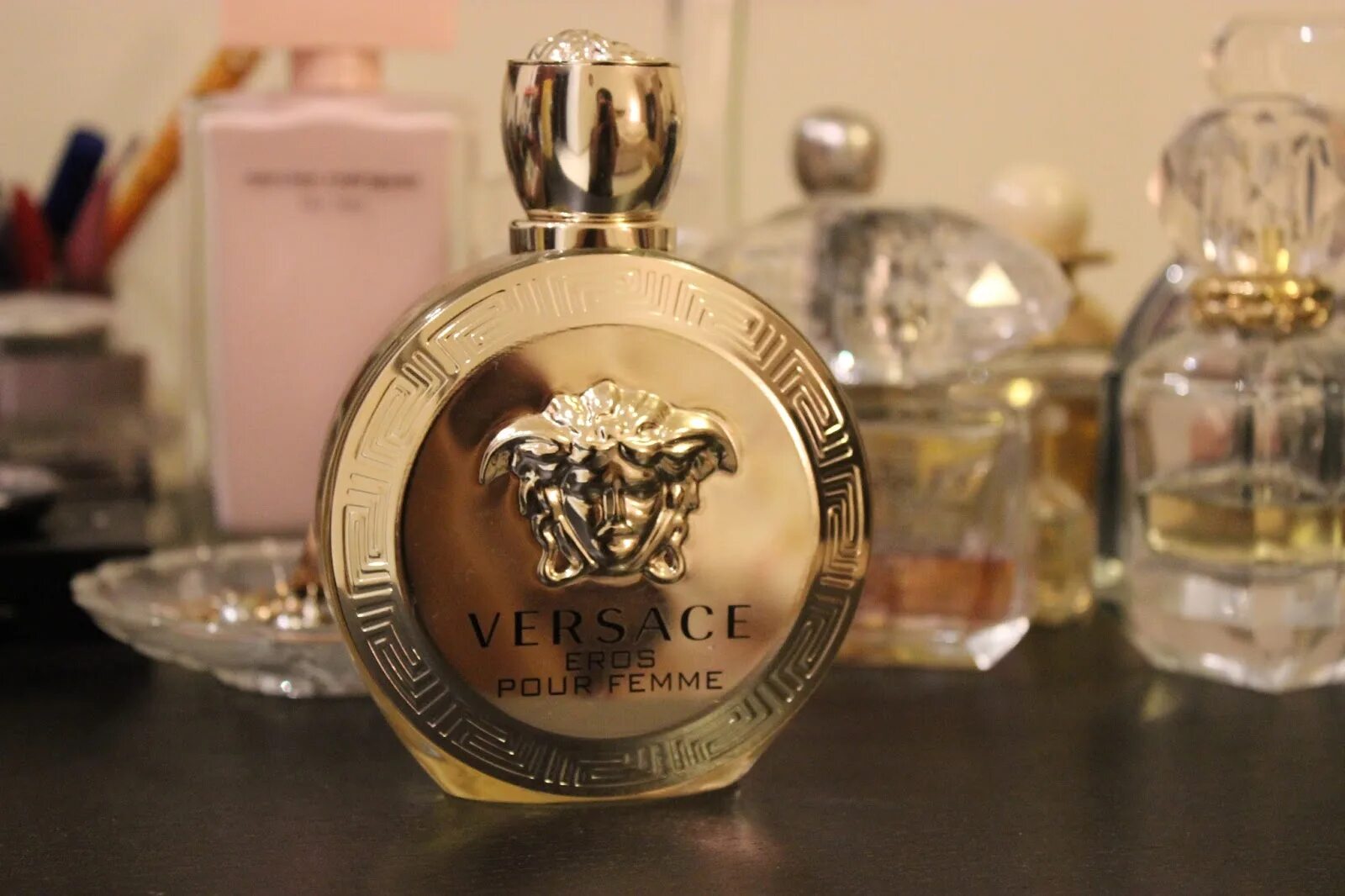 Версаче пур фемме. Духи Версаче Eros pour. Версаче Eros pour femme. Versace Eros pour femme 100ml. Духи Версаче Эрос Пур Фемме.