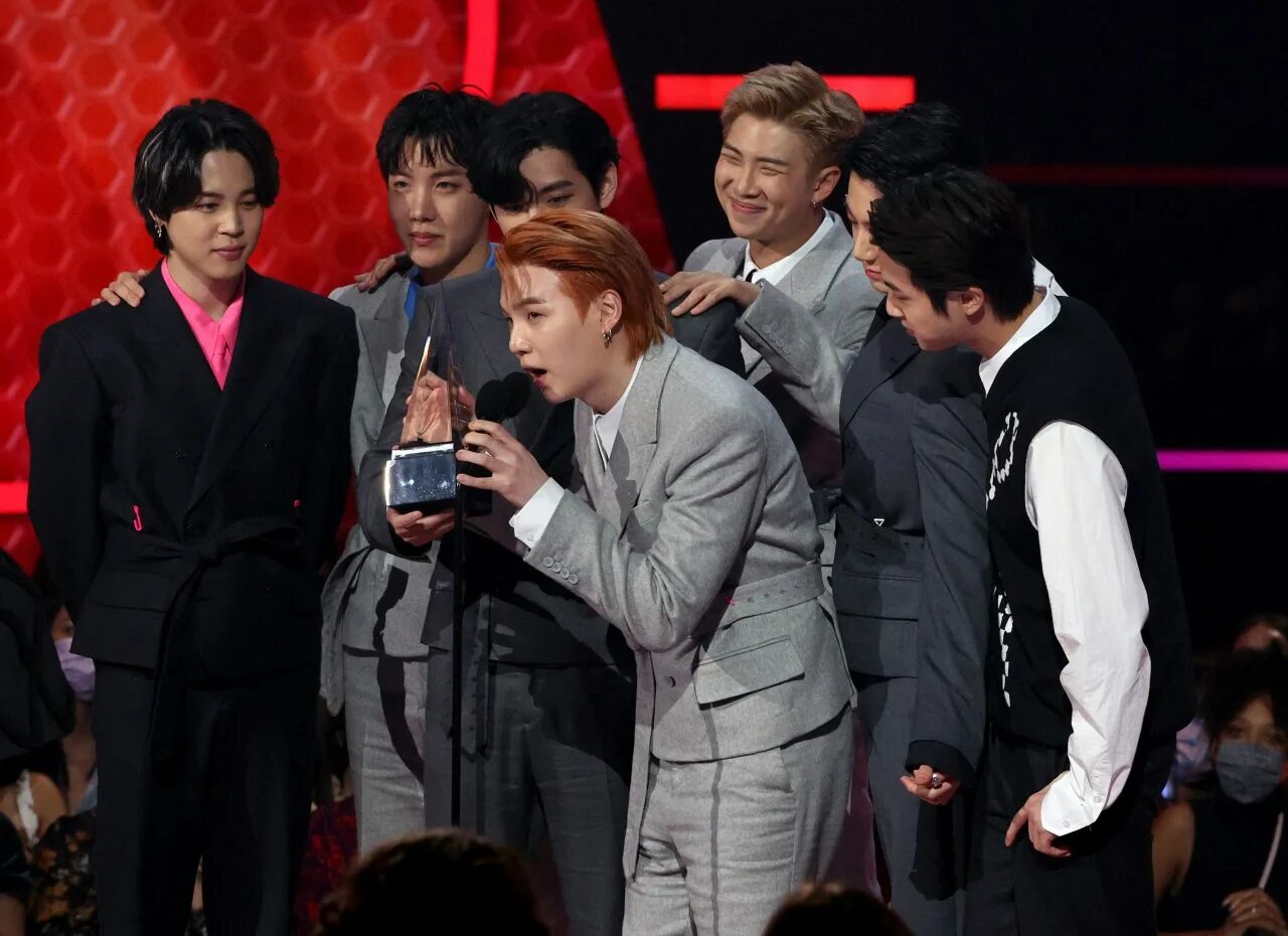 Бтс в белом доме 31. Bts новости 2024 год. Bts новости 2024 год. Тэхен бтс 2022 грэмми. Bts новости 2024 год.