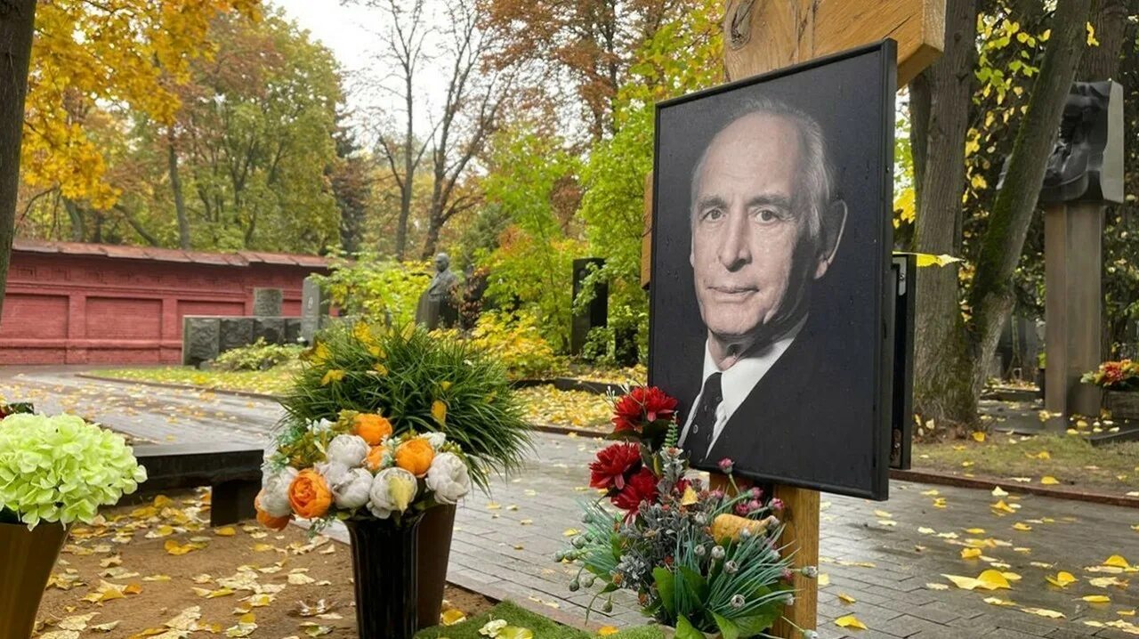 Владимира Меньшова похоронили на Новодевичьем кладбище - ТАСС
