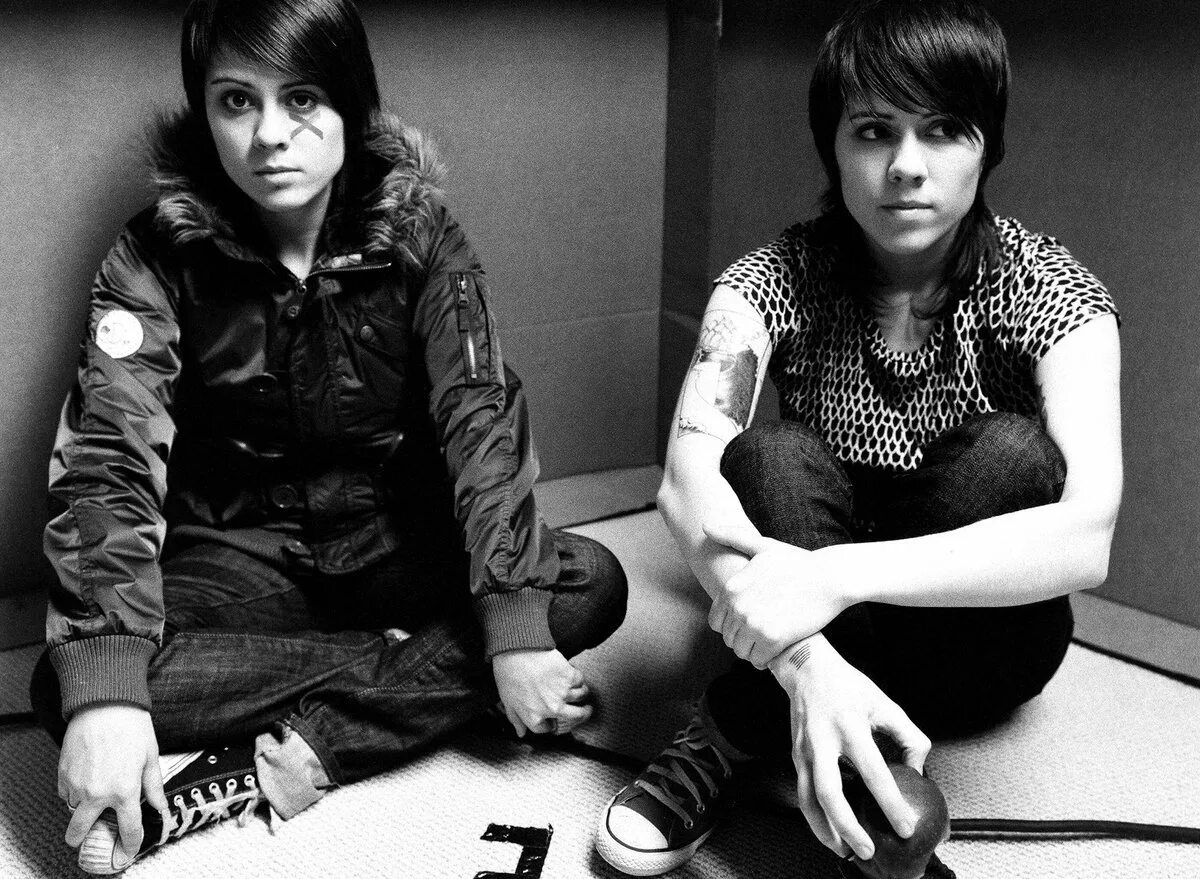 Him sarah and. Tegan and Sara Band. Tegan 2004. Tegan and Sara и ол тайм Лоу. Tegan and Sara – still jealous.