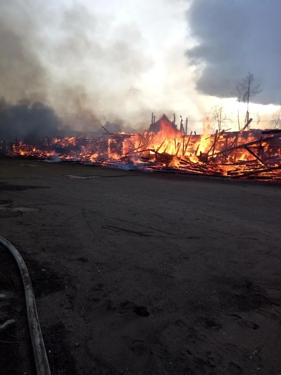 Пожар в Ольхонском районе. Пожар в здании. Происшествия в Ольхонском районе. Пожар на Ольхоне сегодня. Сгорели рабочие