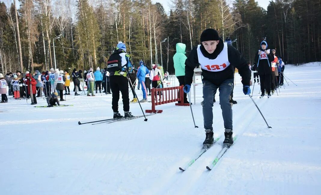 ГТО лыжи. Лыжник ГТО. Ходьба на лыжах ГТО. ГТО лыжи стиль.