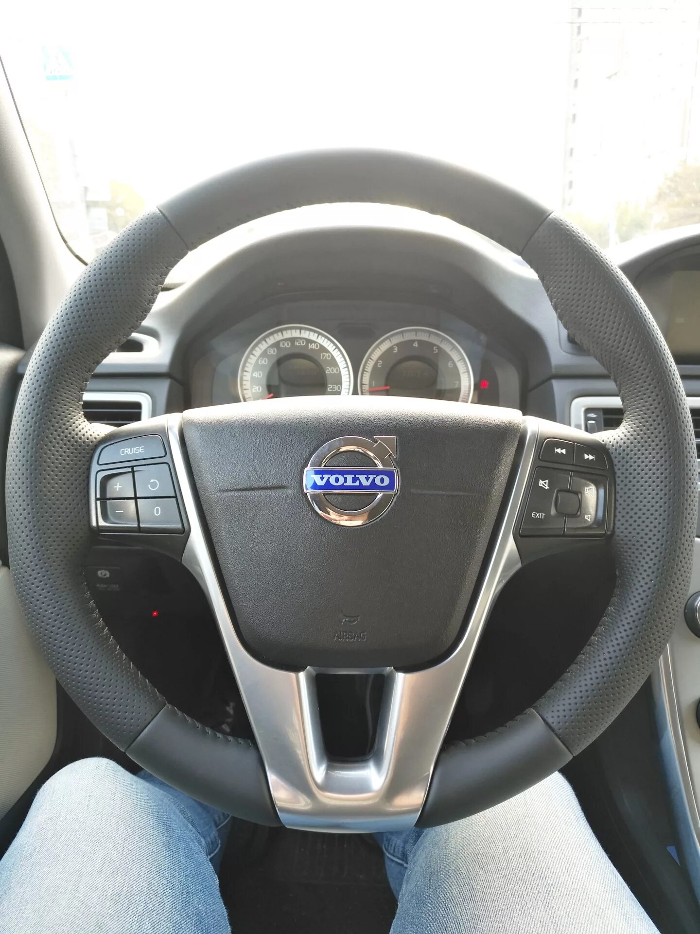 Руль вольво с60. Руль вольво s60 2011. Руль volvo xc90. Вольво тяжелый руль. Руль volvo s40.