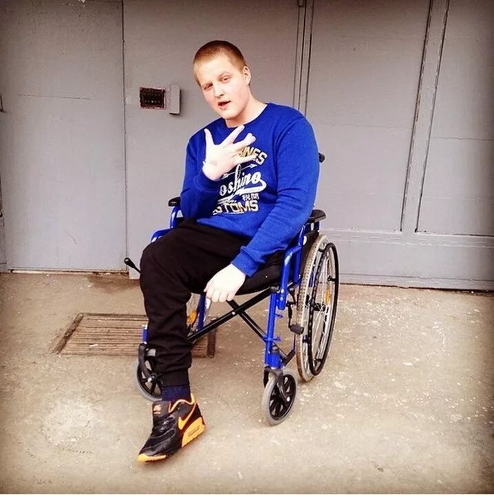 Рустам набиев параолимпиец. Николай васильевич кобельков 1851. Руслан набиев десантник. Русский без ног. Протезы ног для бега.