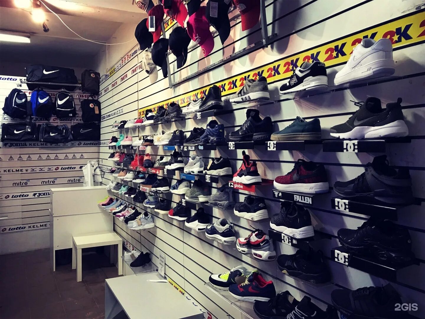 магазин спортивной обуви. рязань спортивный магазин на чкаловой. спортивные товары. спортивный магазин на черновицкой рязань. м5 молл рязань магазины.