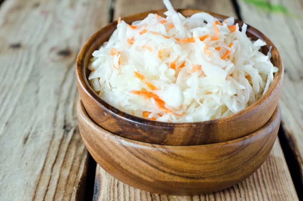 Почему горчит квашеная. Sauerkraut – квашеная капуста.. Капуста квашеная шинкованная. Кислая капуста зауэркраут (Sauerkraut). Кованая капуста.