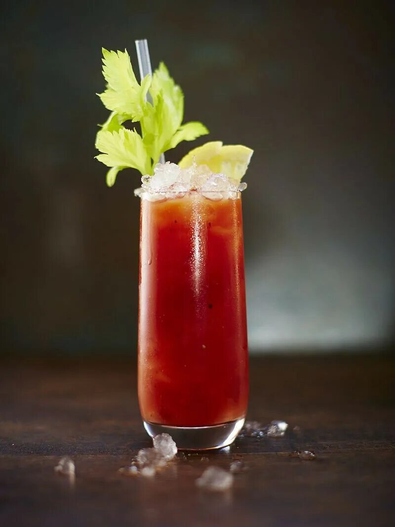Коктейль кровавая. Коктейль кровавая. Коктейль кровавая. Bloody mary коктейль. Коктейль кровавая.