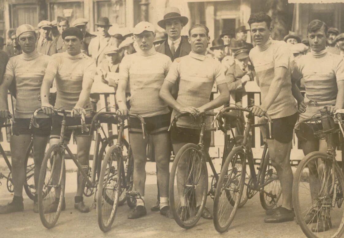 Первое крупное общество. Тур де Франс 1903. Первая тур де Франс 1903 год. Тур де Франс 19 век. Велосипедные соревнования тур де Франс 1903 год.