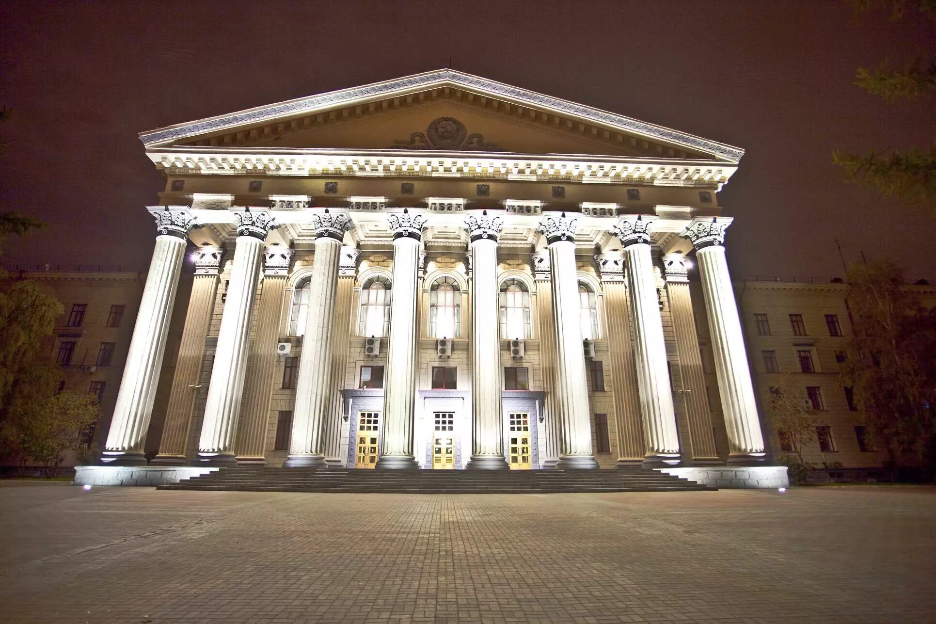 Сгупс новосибирск здание. Сгупс сибирский государственный университет. Университет путей сообщения сгупс. Ниижт новосибирск. Университет путей сообщения сгупс.