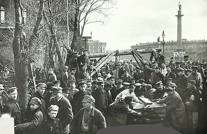 Петроград 1920 год. Ленин на дворцовой площади выступает. Петроград 1921 год фото. Петроград 1920 год. Петроград 20-е годы.