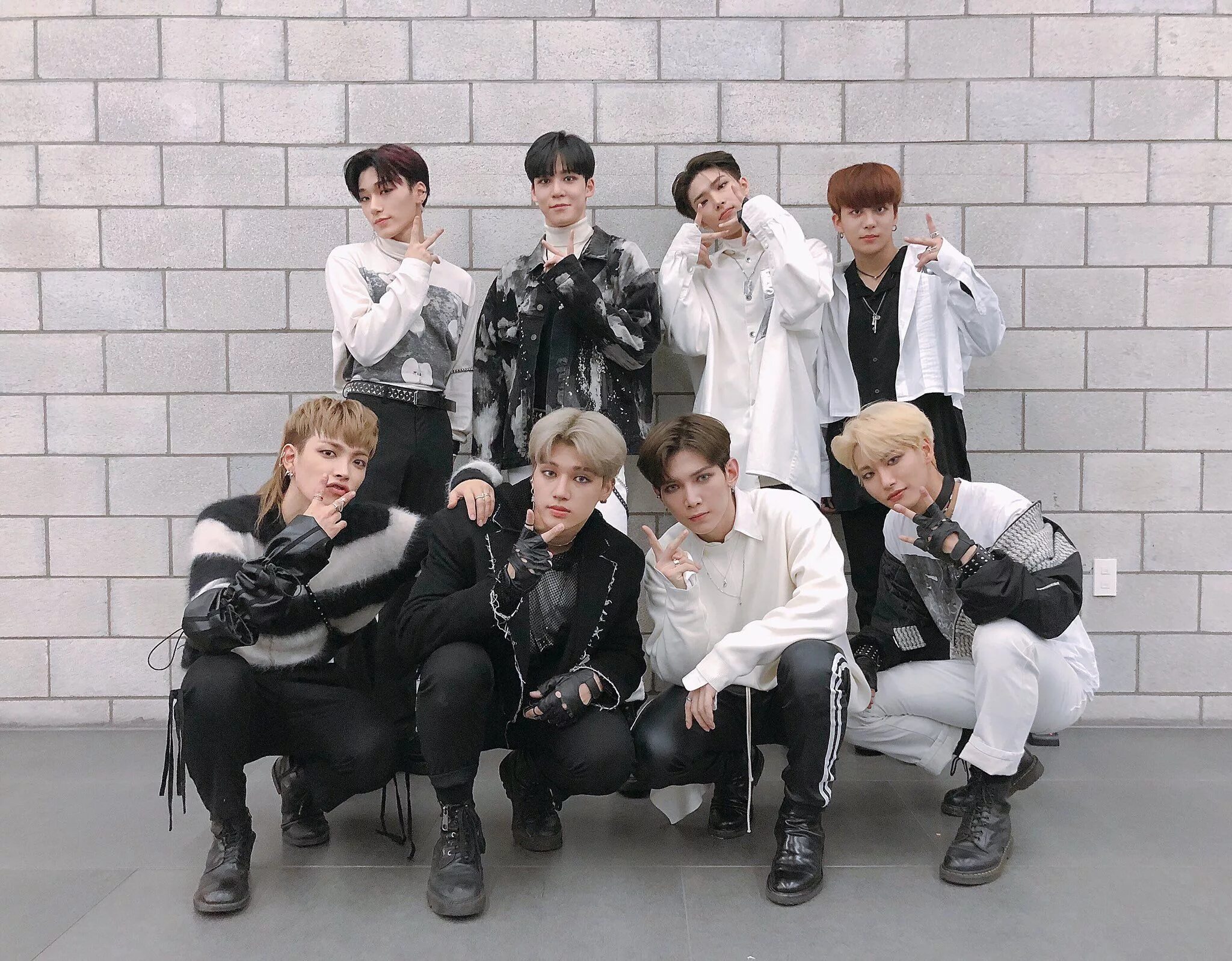 Ateez crescent part 2. Группа ateez. k pop группа ateez. группа ateez 2025. участники группы эйтиз.