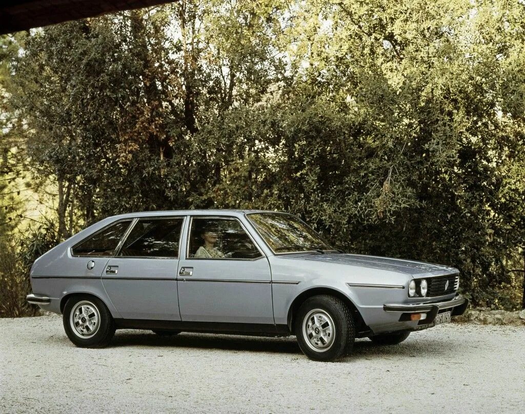 Renault 30. Renault 30 TS. Renault 1975. Renault 30 1975. 1976 Renault 30 TS.