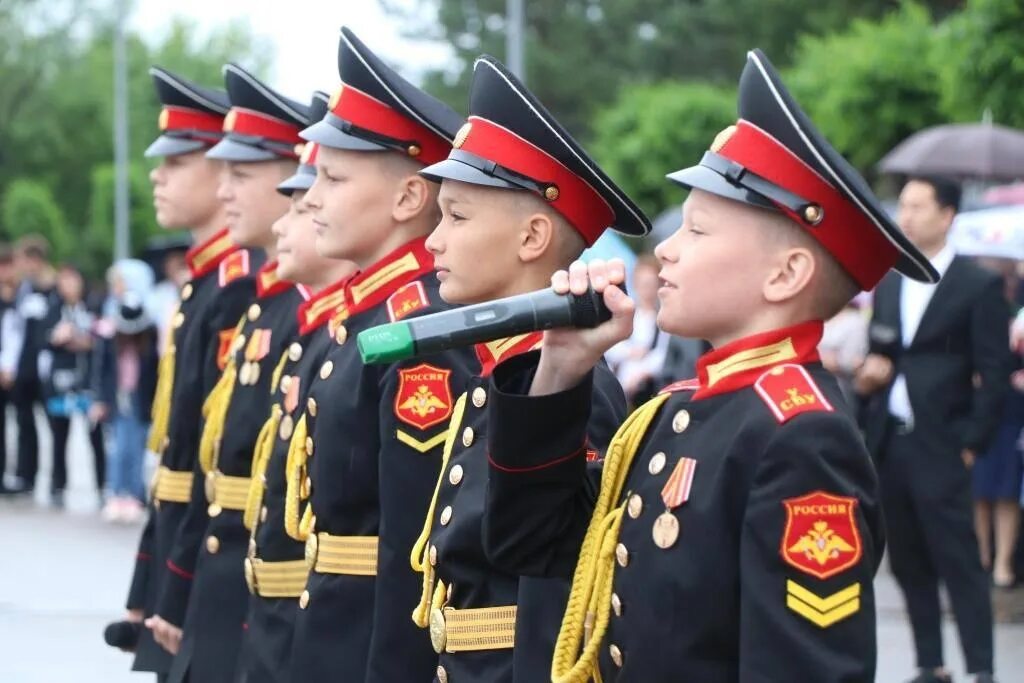 Военные воспитанники суворовского училища