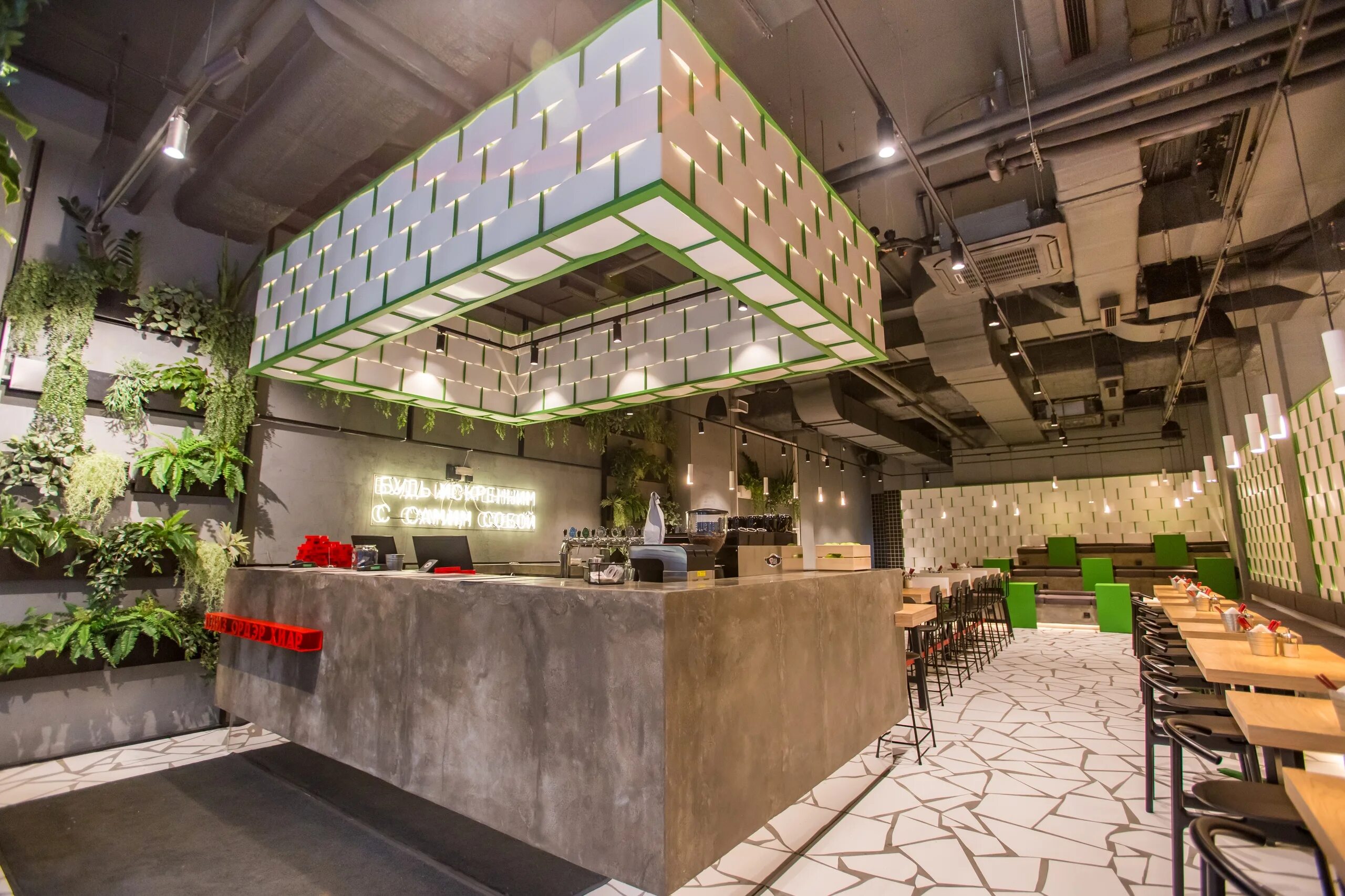 Кафе по локации. Стрит фуд в москве. Интерьер ресторана дерево с черным. Локация кофейни. Чайхана чабрец петергоф.