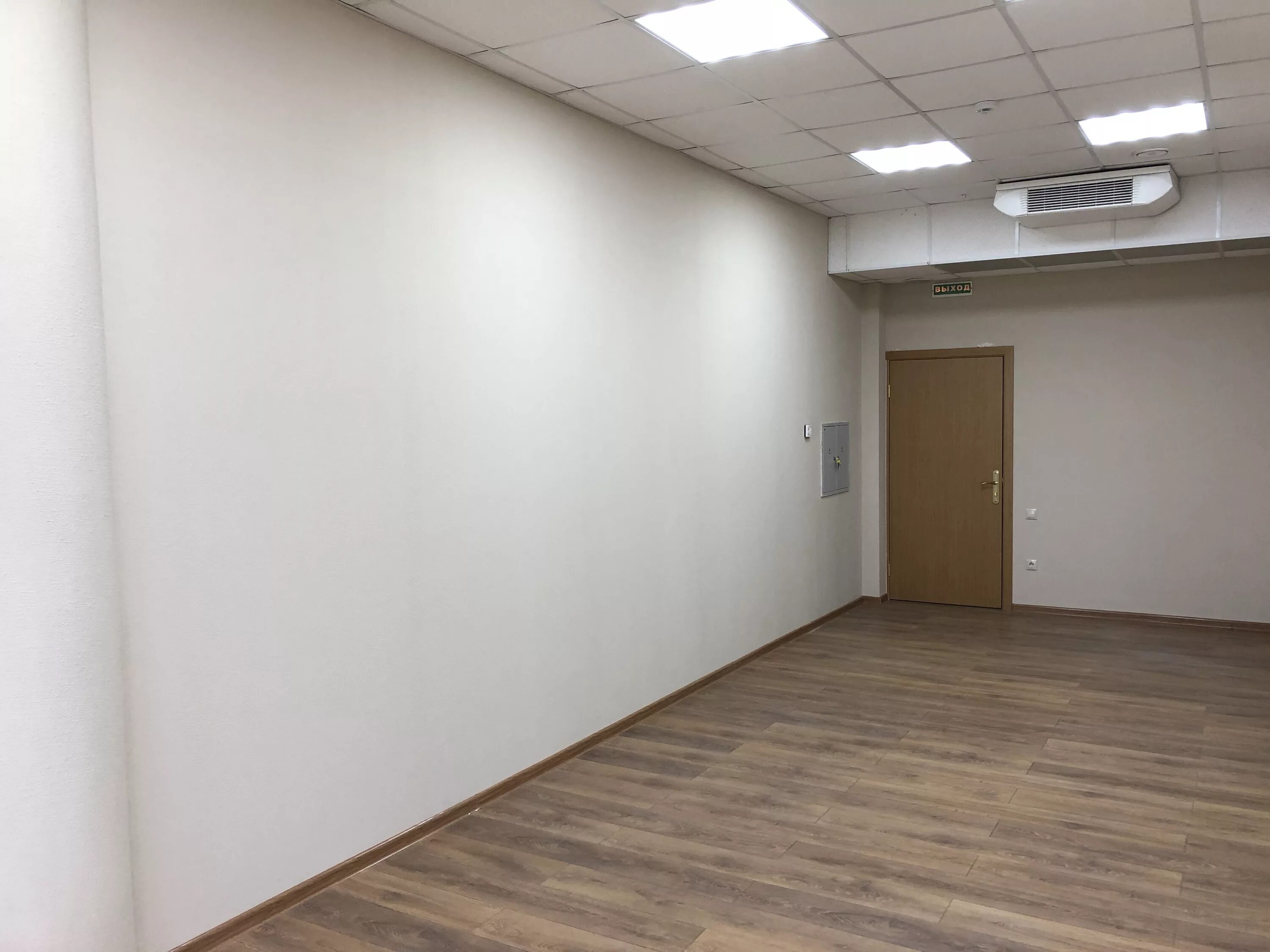 искры 5 фото. бц мика сочи. бизнес центр курортный проспект 73. снять помещения в аренду сочи. аренда коммерческой недвижимости сочи 2021.