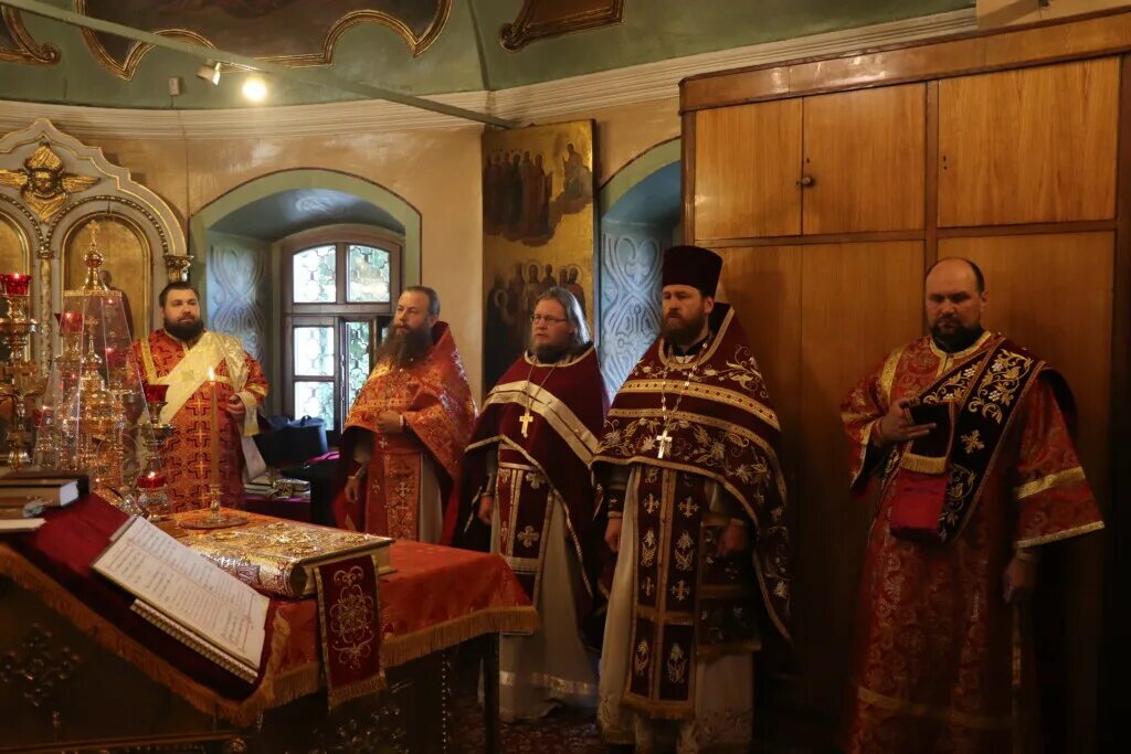 ильинский храм сергиев посад касимов. богослужение в храме илии пророка а черкизово. храм ильи пророка в изварино расписание богослужений. служба в ильинском храме. мать евлогия храм пророка ильи в ильинском.